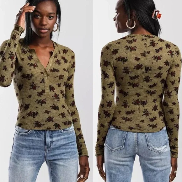 🌿3/$30 Free People Intimately one of the girls green floral button up top - Picture 3 of 8